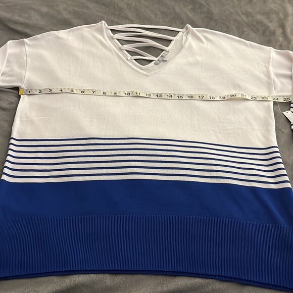 Heart N Crush White & Blue Lightweight Sweater Womans Size Large - Picture 7 of 8